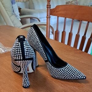 Elegant Black and White Rhinestone Heels (Note One Stone Missing 6.5